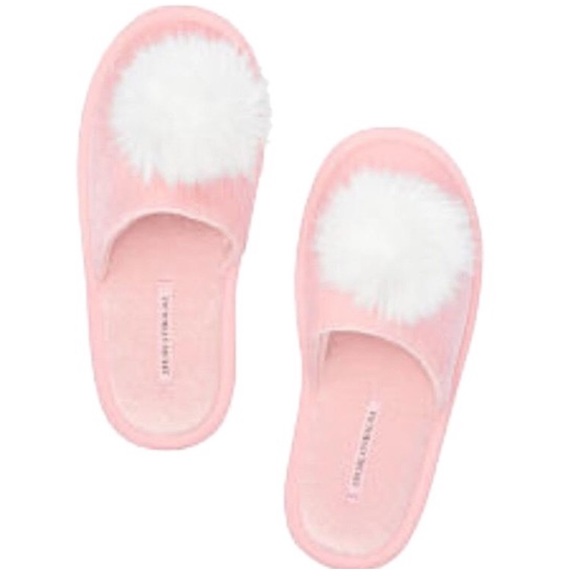 SMALL NWT Victoria’s Secret Pom Pom Slippers Heather Gray 5-6